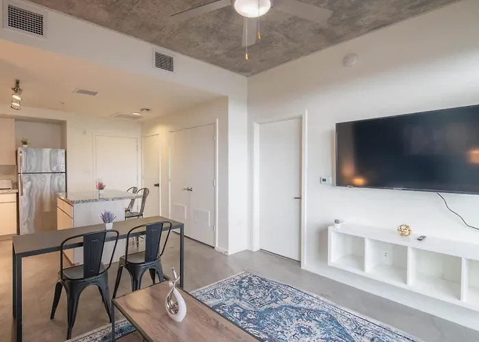 Apartment Lovely 1bd - Downtown - Gym, Pool, Parking