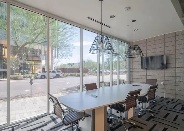 Lovely 1bd - Downtown - Gym, Pool, Parking Apartment *