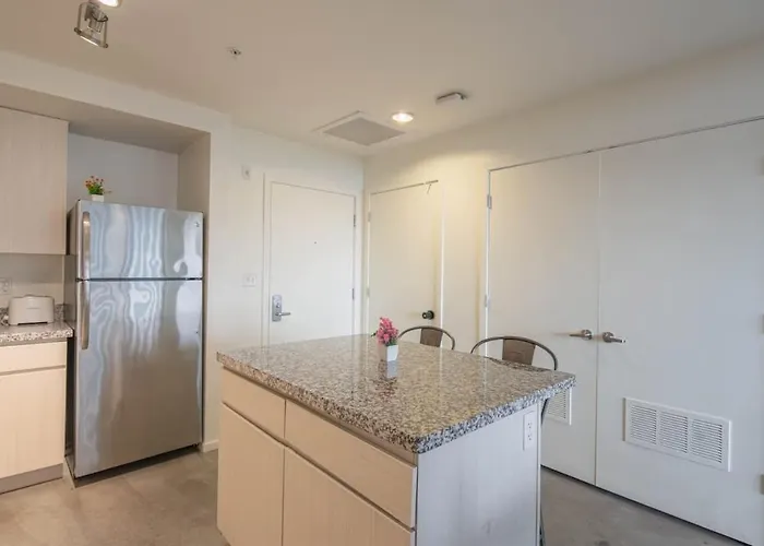 Lovely 1bd - Downtown - Gym, Pool, Parking Apartment *