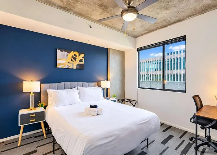 Lovely 1bd - Downtown - Gym, Pool, Parking