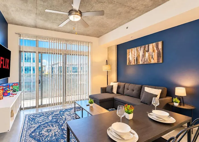 Lovely 1bd - Downtown - Gym, Pool, Parking *