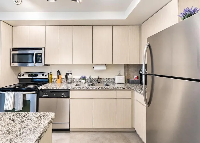 Lovely 1bd - Downtown - Gym, Pool, Parking Apartamento
