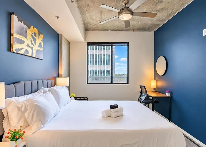 Lovely 1bd - Downtown - Gym, Pool, Parking Apartamento