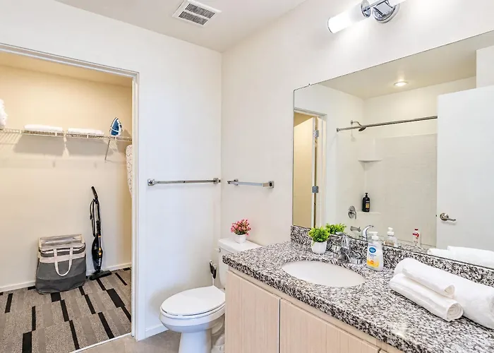 Lovely 1bd - Downtown - Gym, Pool, Parking Apartamento